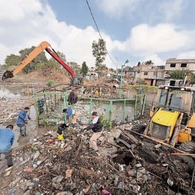 Presa-El-Angulo-en-Cuautitlan-Izcalli-en-riesgo-de-desbordarse-autoridades-realizan-labores-de-limpieza