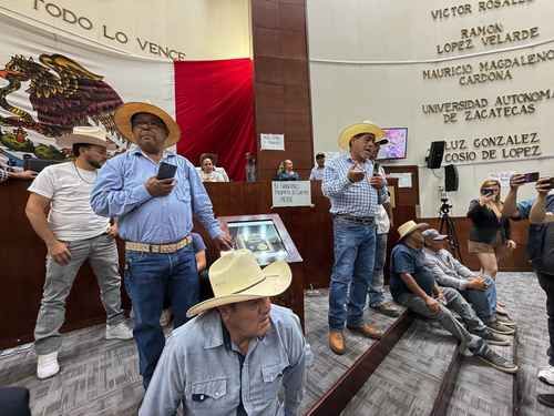 Productores-de-frijol-irrumpen-en-el-Congreso-de-Zacatecas-y-exigen-auditoria-a-centros-de-acopio