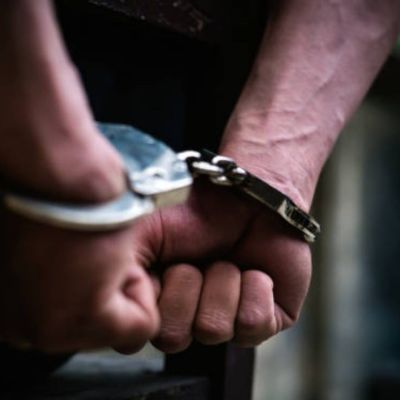 Stephen-Cloobeck-arrestado-en-Los-Angeles-por-presunta-intimidacion-a-testigos-en-el-caso-contra-su-prometida