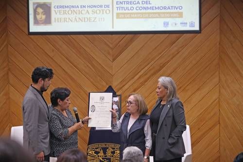 UNAM-entrega-titulo-postumo-a-Veronica-Soto-victima-de-feminicidio-2019