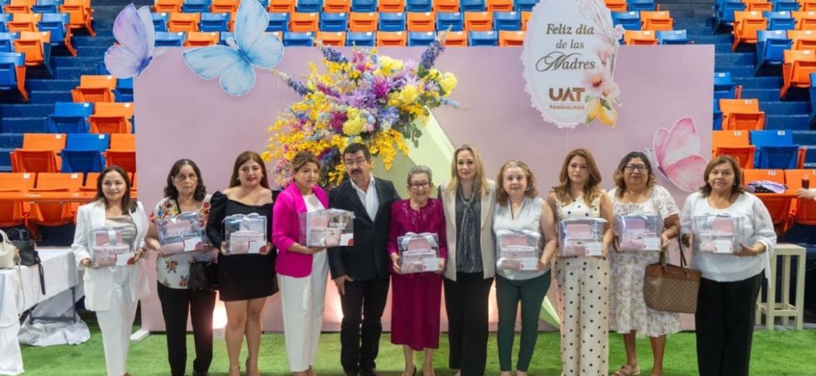 Universidad-Autonoma-de-Tamaulipas-homenajea-a-sus-madres-trabajadoras-por-el-10-de-mayo