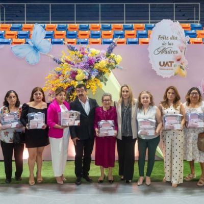 Universidad-Autonoma-de-Tamaulipas-homenajea-a-sus-madres-trabajadoras-por-el-10-de-mayo