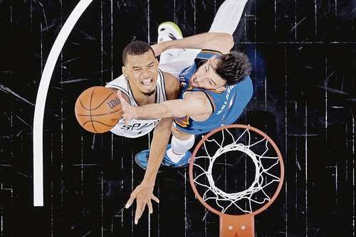 Wembanyama-anota-33-y-los-Spurs-vencen-103-82-al-Thunder-la-serie-queda-2-2-1