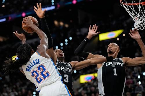 Wembanyama-guia-a-los-Spurs-a-vencer-118-91-al-Thunder-y-forzar-el-Juego-7