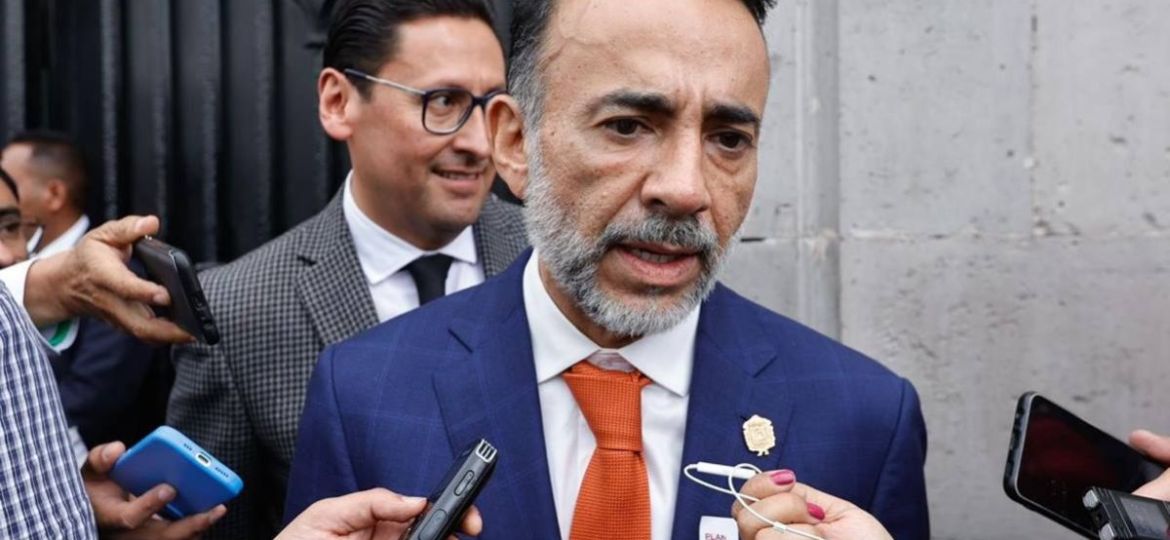 Alcalde-de-Metepec-ofrece-disculpas-tras-difundirse-video-con-escoltas-armados-en-club-deportivo