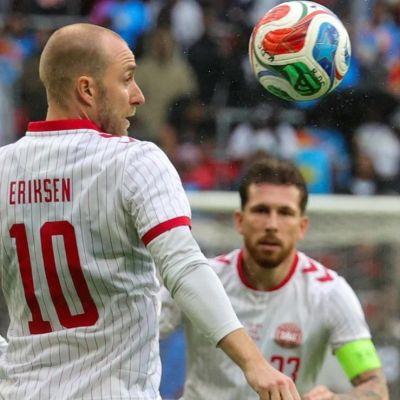 Christian-Eriksen-se-desploma-en-amistoso-entre-Dinamarca-y-Ucrania-esta-consciente