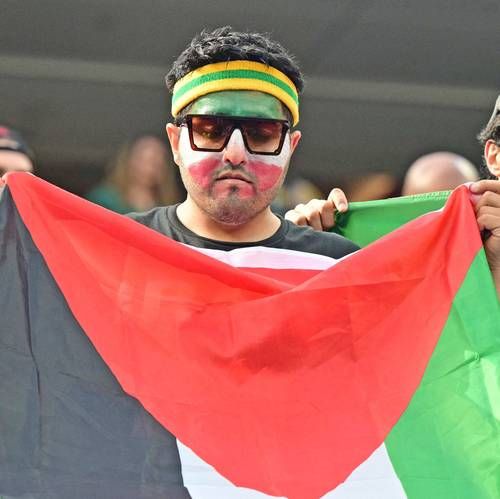 Hinchas-protestas-y-politica-como-el-Mundial-2026-convive-con-movilizaciones-en-las-gradas