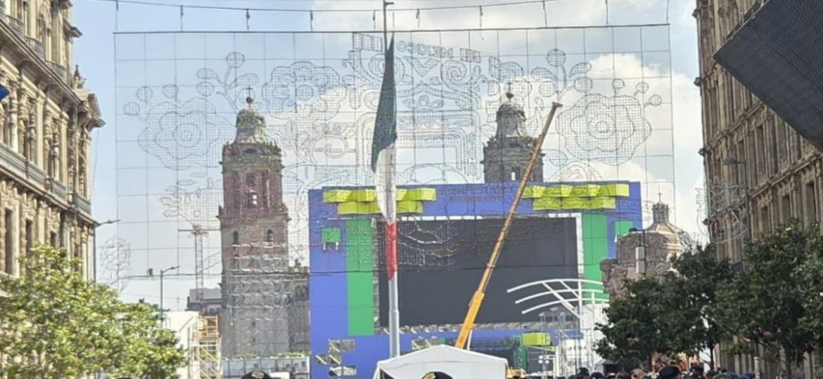 Instalan-mosaicos-luminosos-con-motivos-del-Mundial-en-el-Zocalo-y-la-avenida-20-de-Noviembre