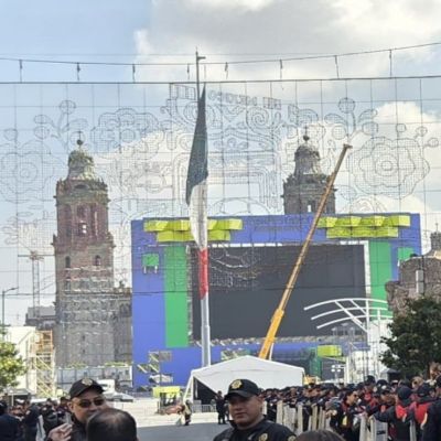Instalan-mosaicos-luminosos-con-motivos-del-Mundial-en-el-Zocalo-y-la-avenida-20-de-Noviembre
