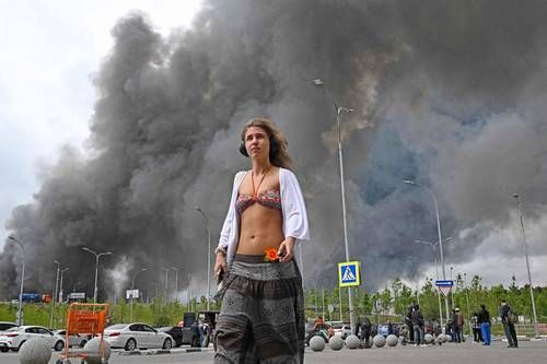 Ucrania-lanza-masivo-ataque-con-drones-refineria-de-Kapotnya-arde-y-obliga-a-restringir-vuelos-en-Moscu